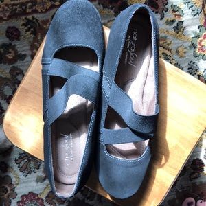 Cute and comfortable Mary Jane style suede flats